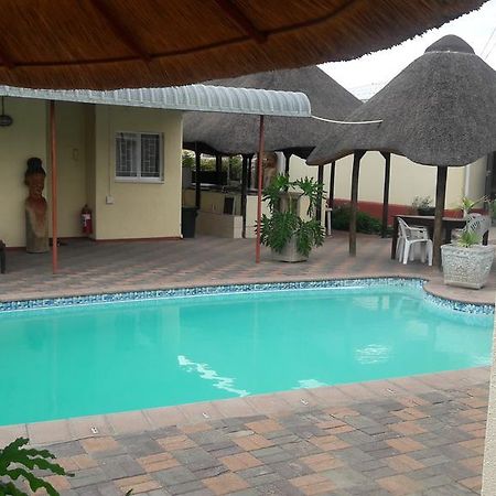 Guesthouse Villa Nina โอกาฮันด์จา ภายนอก รูปภาพ