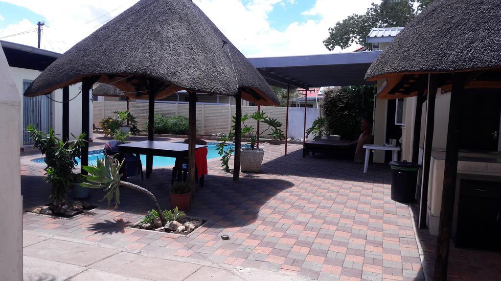 Guesthouse Villa Nina โอกาฮันด์จา ภายนอก รูปภาพ