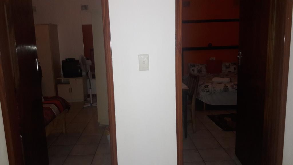 Guesthouse Villa Nina โอกาฮันด์จา ภายนอก รูปภาพ