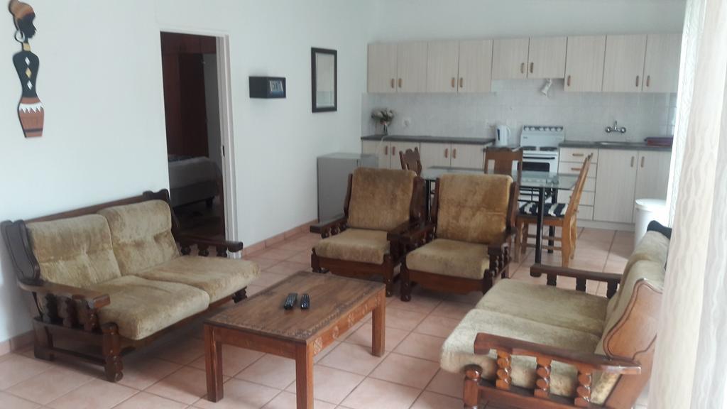 Guesthouse Villa Nina โอกาฮันด์จา ภายนอก รูปภาพ