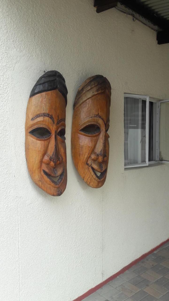 Guesthouse Villa Nina โอกาฮันด์จา ภายนอก รูปภาพ