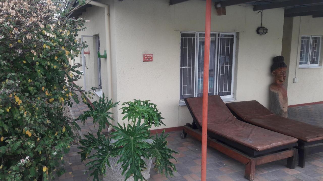 Guesthouse Villa Nina โอกาฮันด์จา ภายนอก รูปภาพ